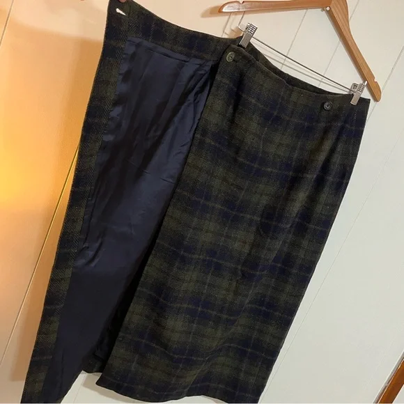 G.H. Bass Plaid Wool Wrap Skirt Size 10 Green Navy Tartan Pattern Midi Length - Picture 5 of 14